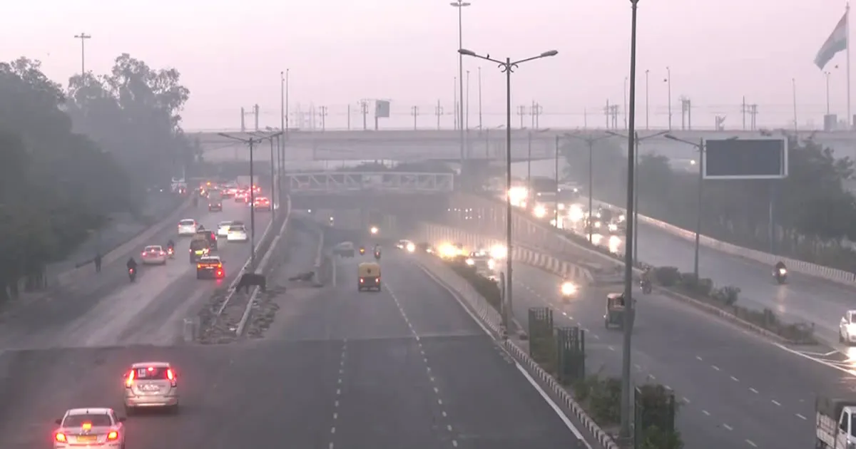 Delhi Chokes Again at 330 AQI While North India Freezes Under Cold Wave