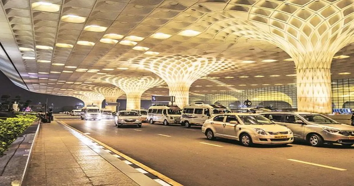 Mumbai-Ahmedabad Flight and Airport Targeted in Bomb Threat Hoax: Cops Launch Hunt!