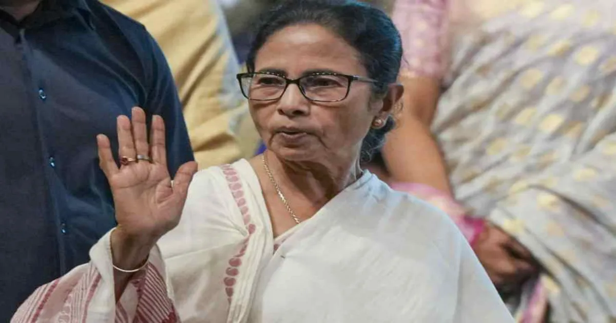 Mamata Banerjee Urges Opposition Unity, Seeks ‘Extraordinary’ Action Over SIR