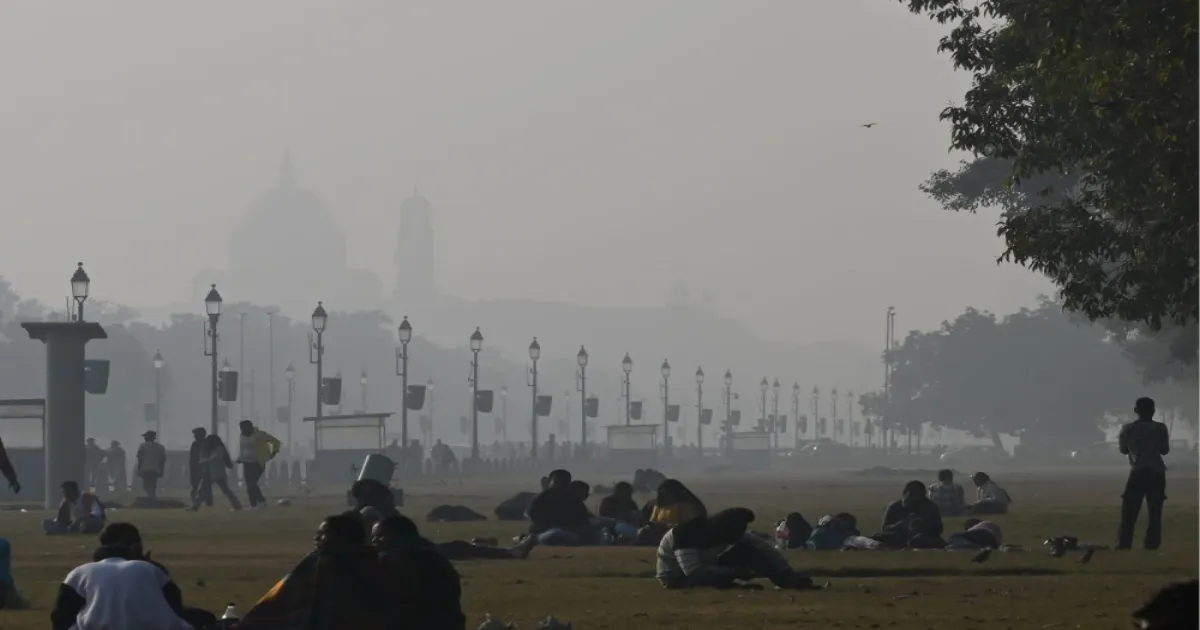 Delhi's Air Quality Drops to Very Poor Again with Thick Fog Blanket