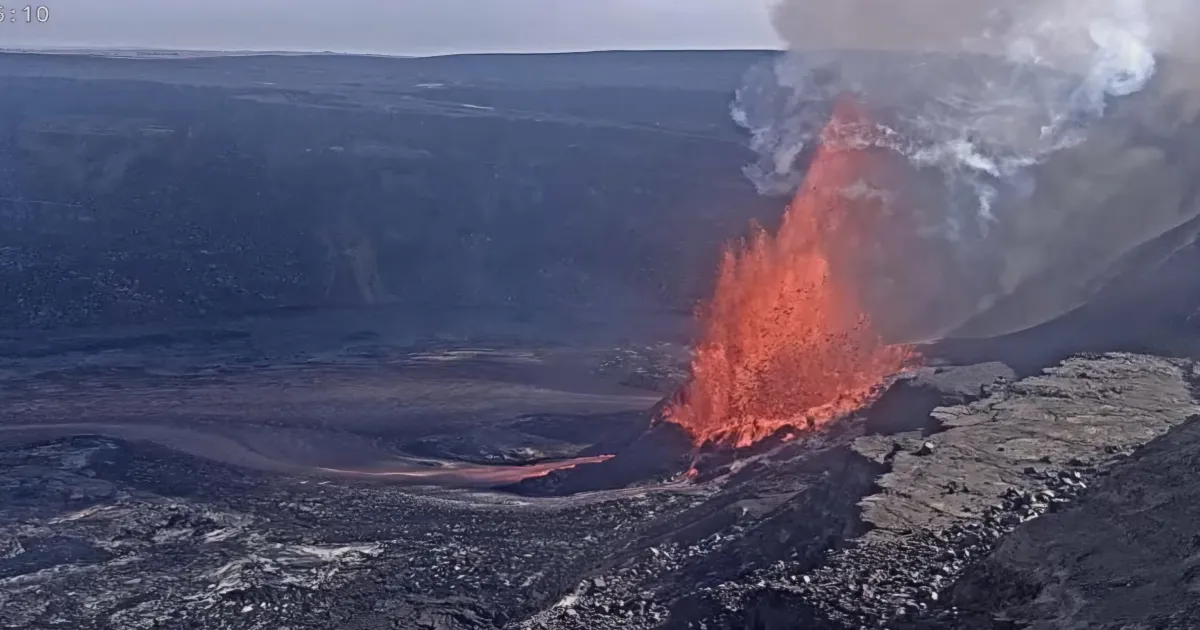 hawaii-volcano-spews-lava-over-100-feet-into-the-air