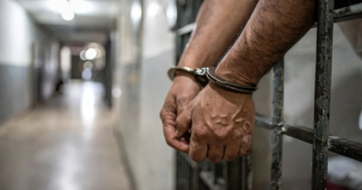stolen-mobile-empire-busted-in-delhi-man-running-intern