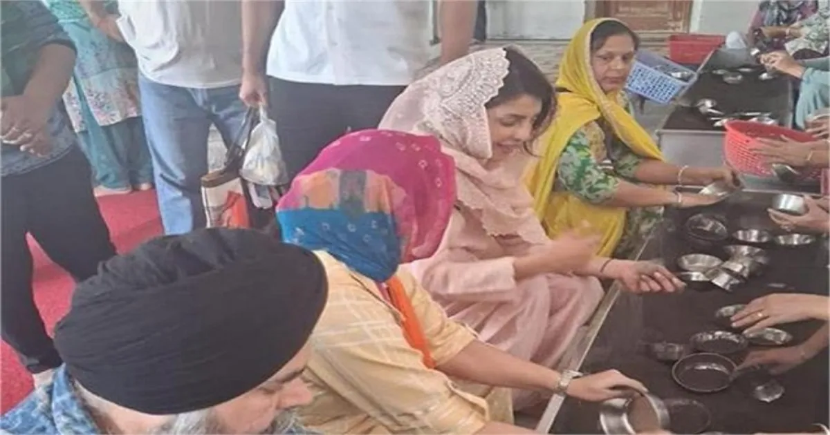 Priyanka Chopra Performs Seva at Golden Temple in Amritsar