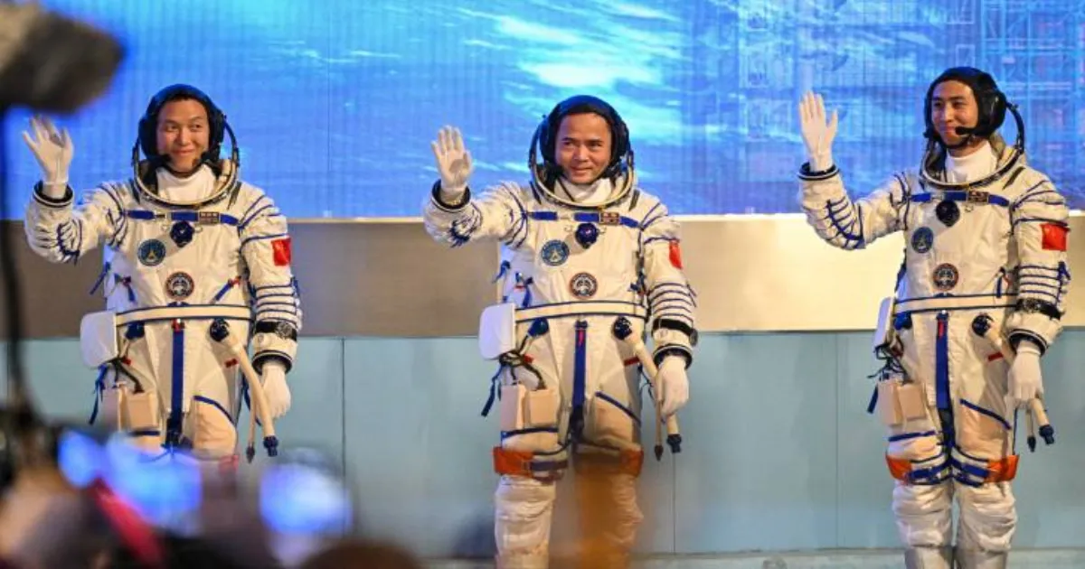 China Launches Youngest Astronaut on Shenzhou-21 With Rodent Research Crew