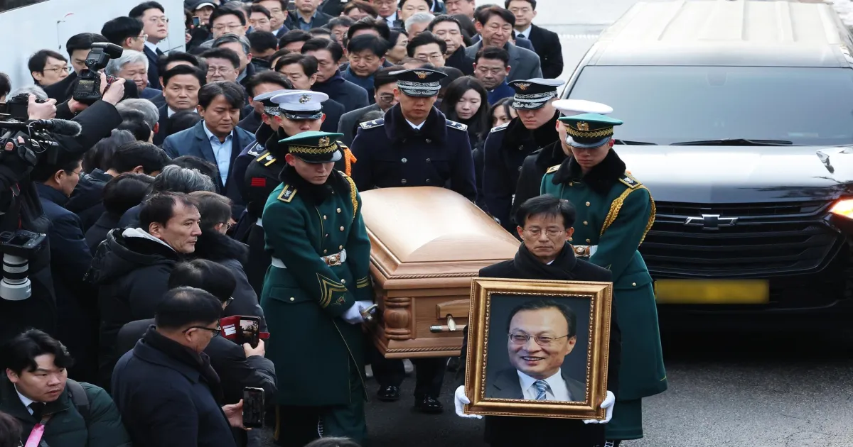 South Korea Pays Tribute to Former PM Lee Hae-chan Following His Death