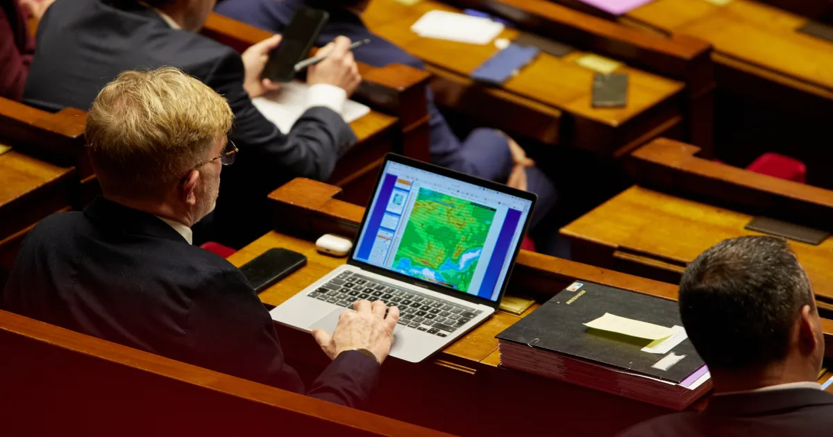 France Begins Transition From Windows To Linux In Government Workstations