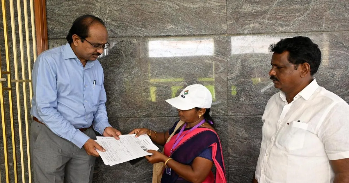 Day 1 of SIR in Tamil Nadu: DMK and AIADMK Trade Charges Over Voter Enumeration Forms