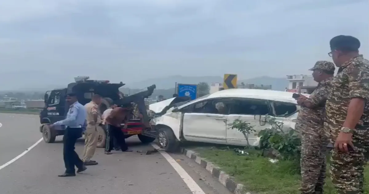 speeding-monster-truck-smashes-through-pilgrim-convoy-5