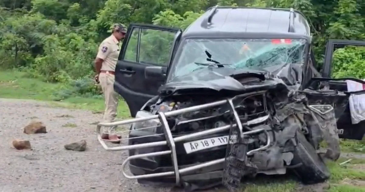 Two Andhra DSPs killed in highway crash