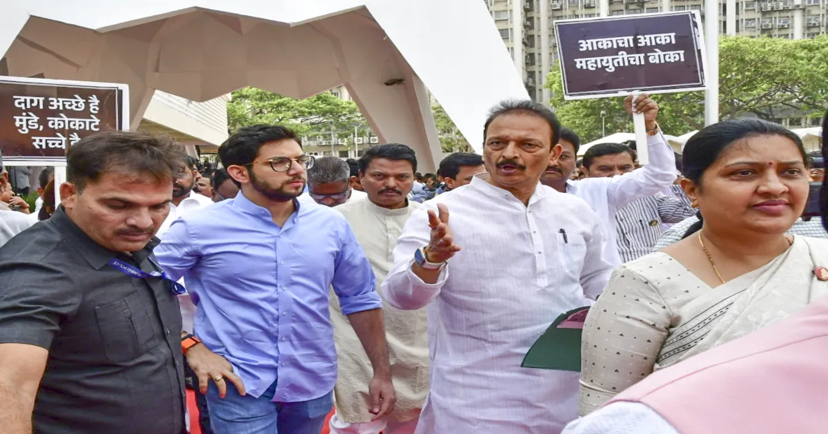 aaditya-thackeray-slams-bjp-for-undermining-mumbais-eco