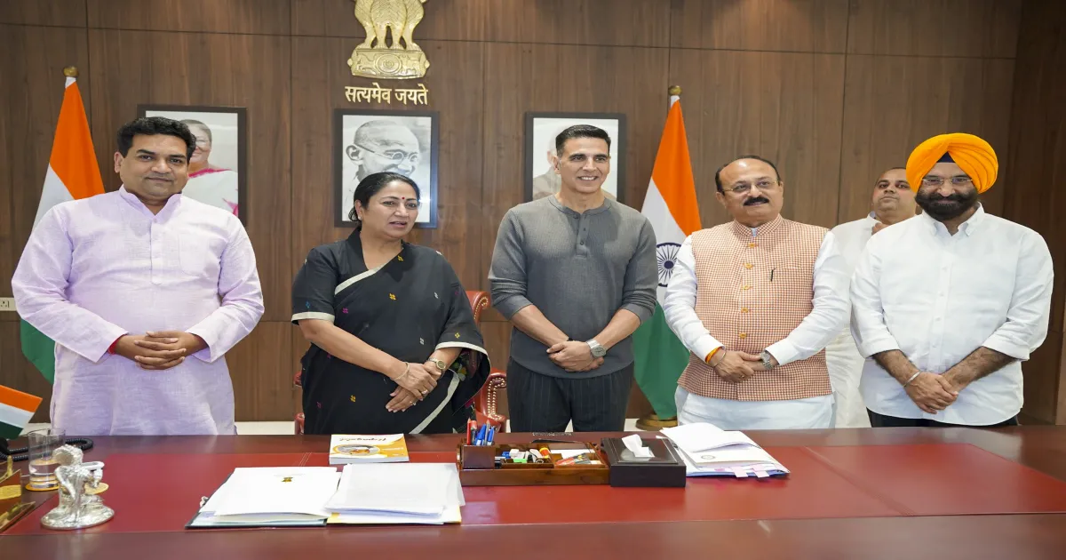 akshay-kumars-kesari-chapter-2-leaves-delhi-cm-in-tears
