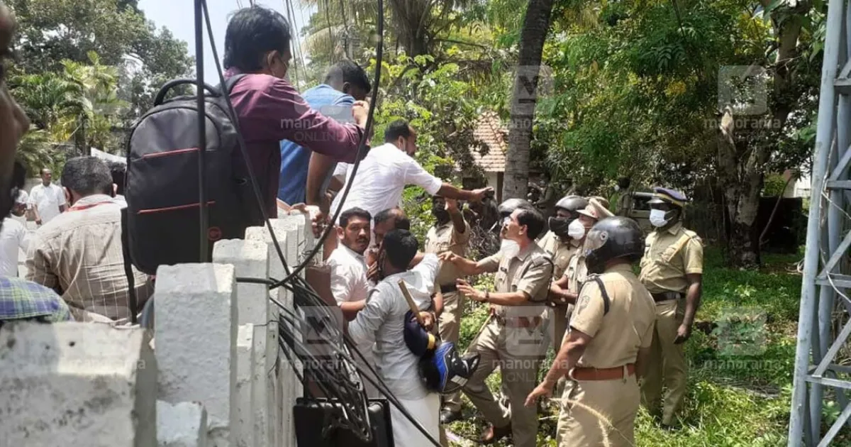 Kerala Protests : Youth Congress Storms Alappuzha, Demands Kerala Health Minister’s Resignation Over Hospital Tragedy!