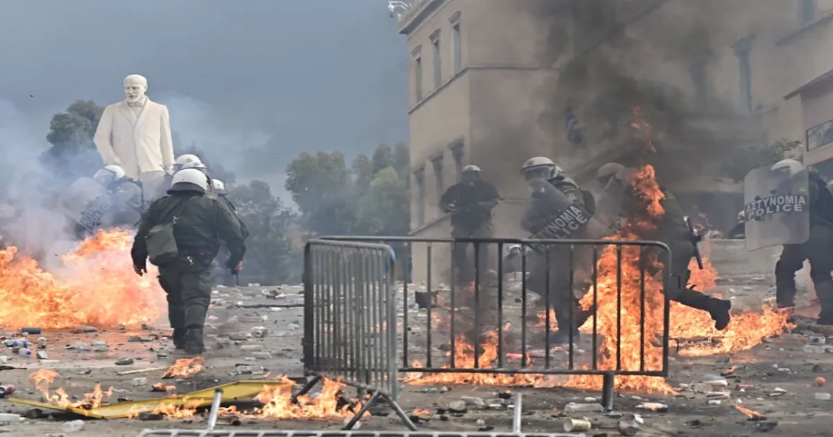 ATHENS ERUPTS IN CHAOS..! Riots Mark Anniversary of Deadly Train Disaster