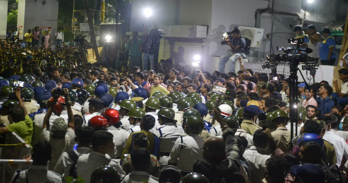 Bengal Teachers’ Fury Grows! Protests Escalate Outside SSC Office