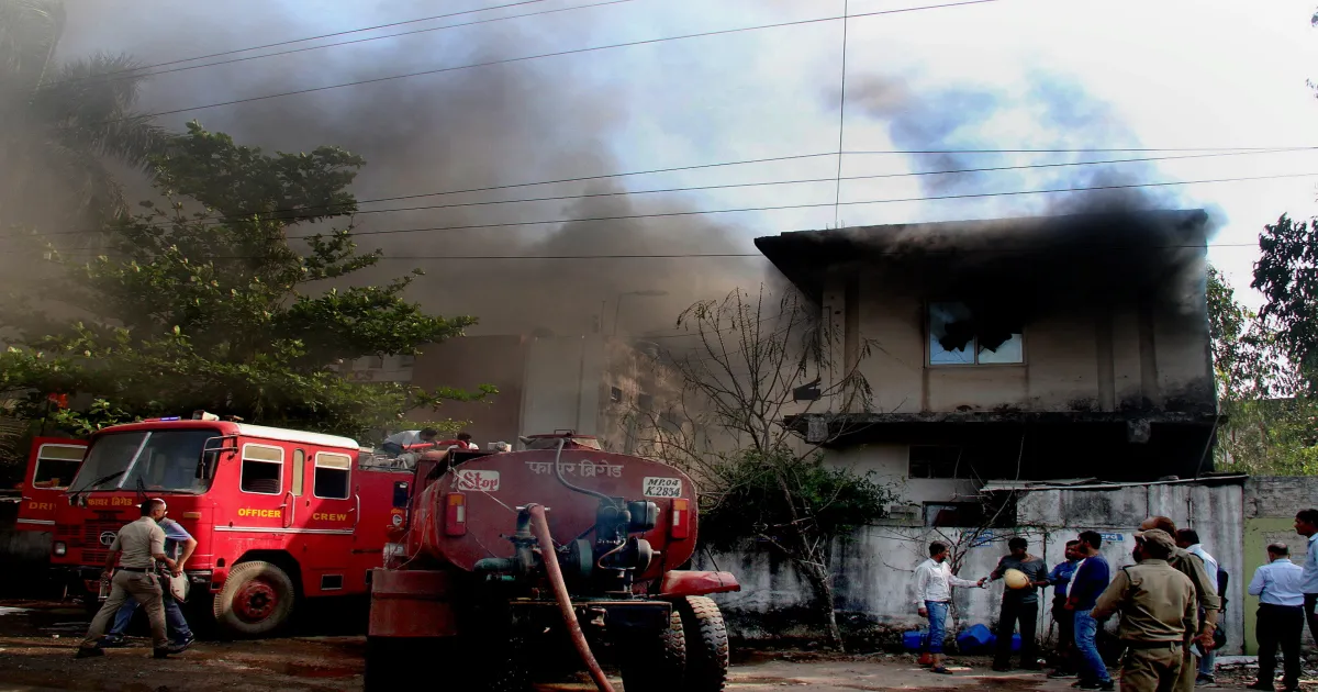 MASSIVE FIRE ACCIDENT!! Chemical Factory in Bhopal Ablaze