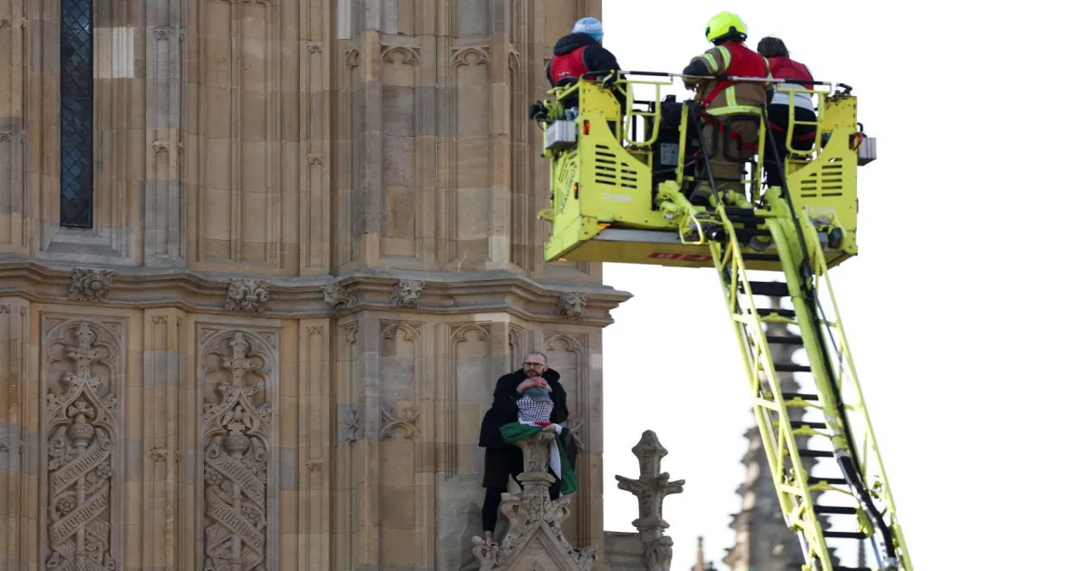 Man Scales London's Big Ben with Palestinian Flag, Sparks Major Emergency Operation