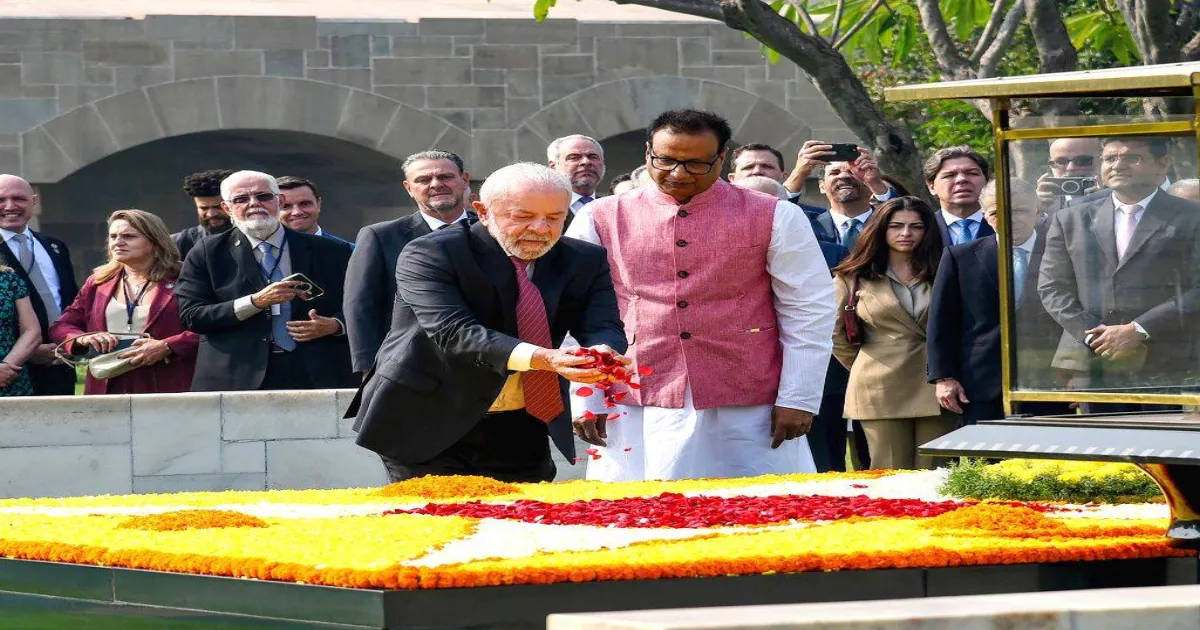 President Lula Pays Homage to Mahatma Gandhi at Raj Ghat During India Visit