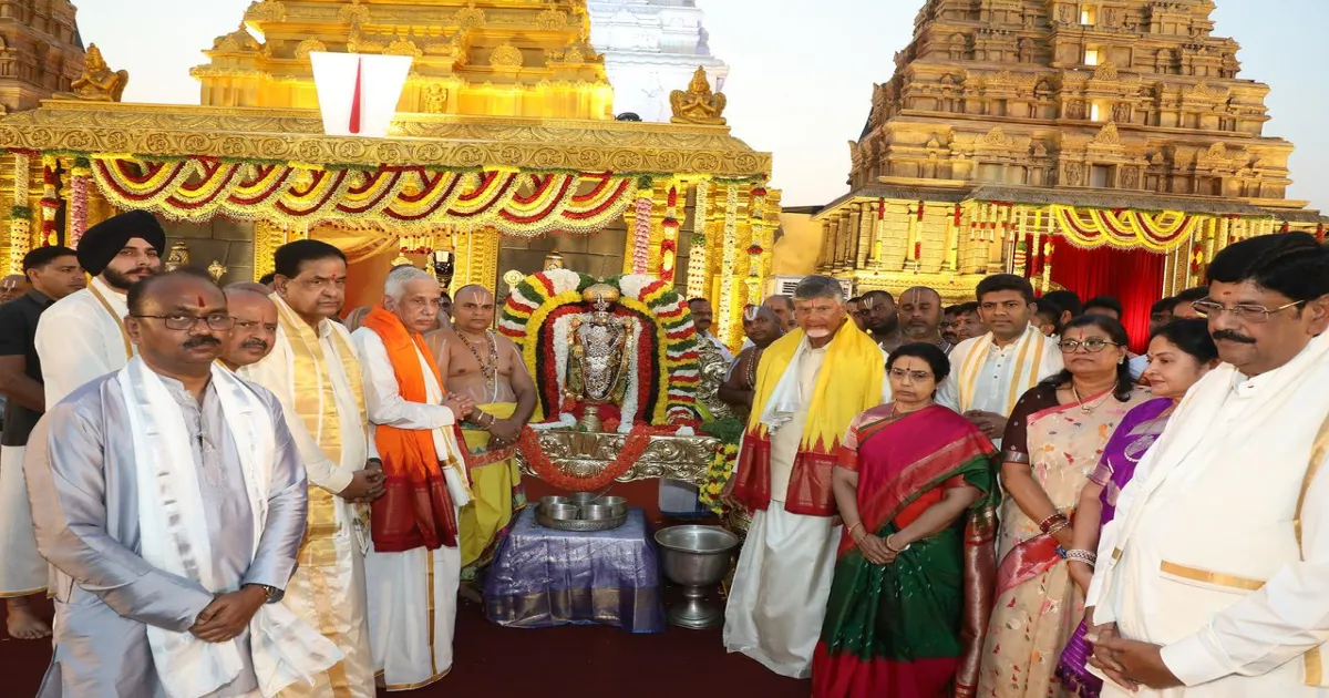 only-hindus-can-work-at-tirumala-temple-says-naidu