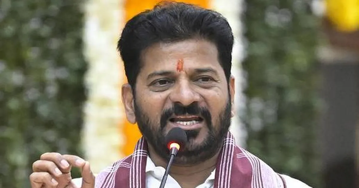 Hyderabad Petrol Breach Reaches ₹117/L; BRS Accuses Congress of Excess Fuel Tax