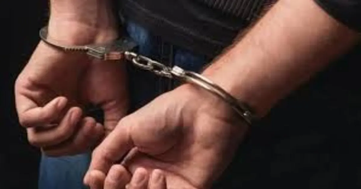 Trio Nabbed in Navi Mumbai with Revolver