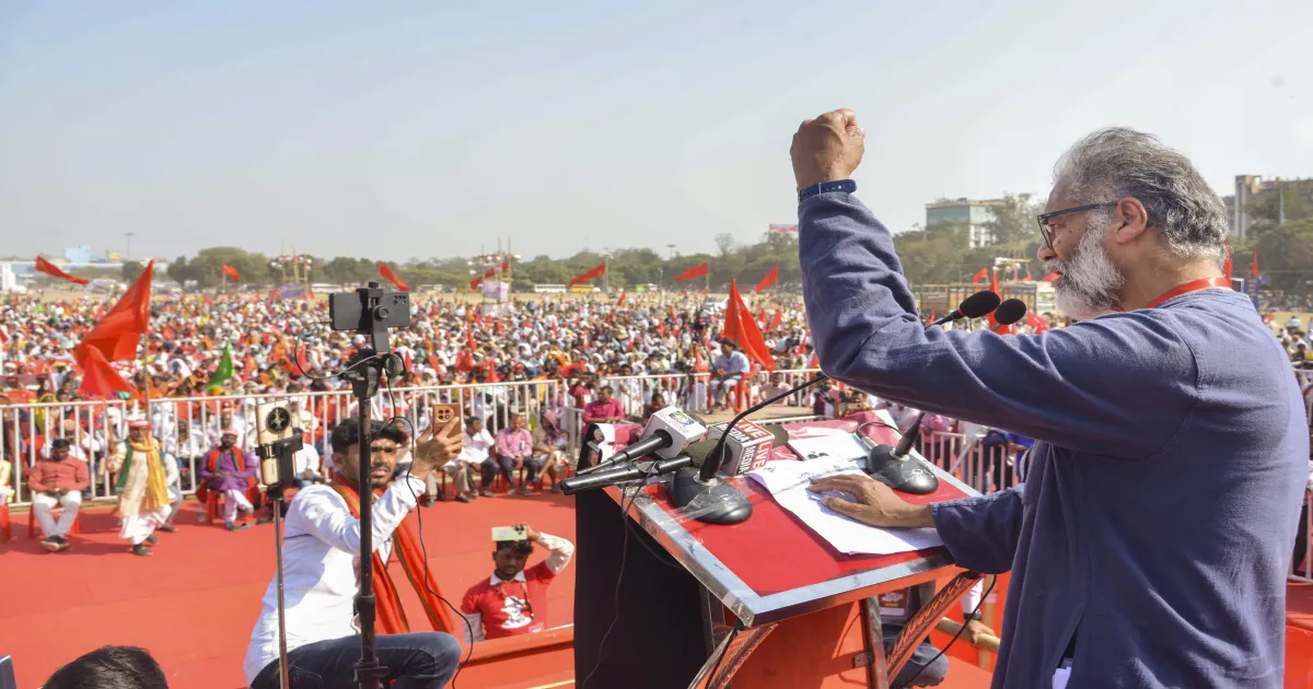 a-sea-of-red-badlo-bihar-mahajutan-rally-held-today