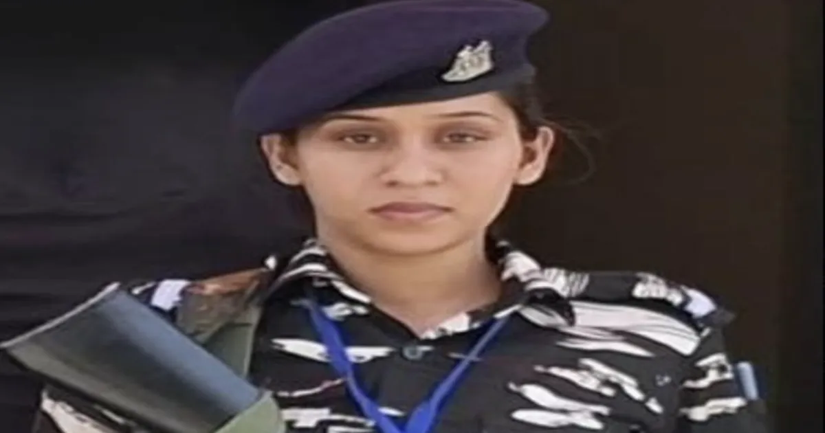 crpf-woman-si-saves-passengers-life-with-cpr-in-crowded