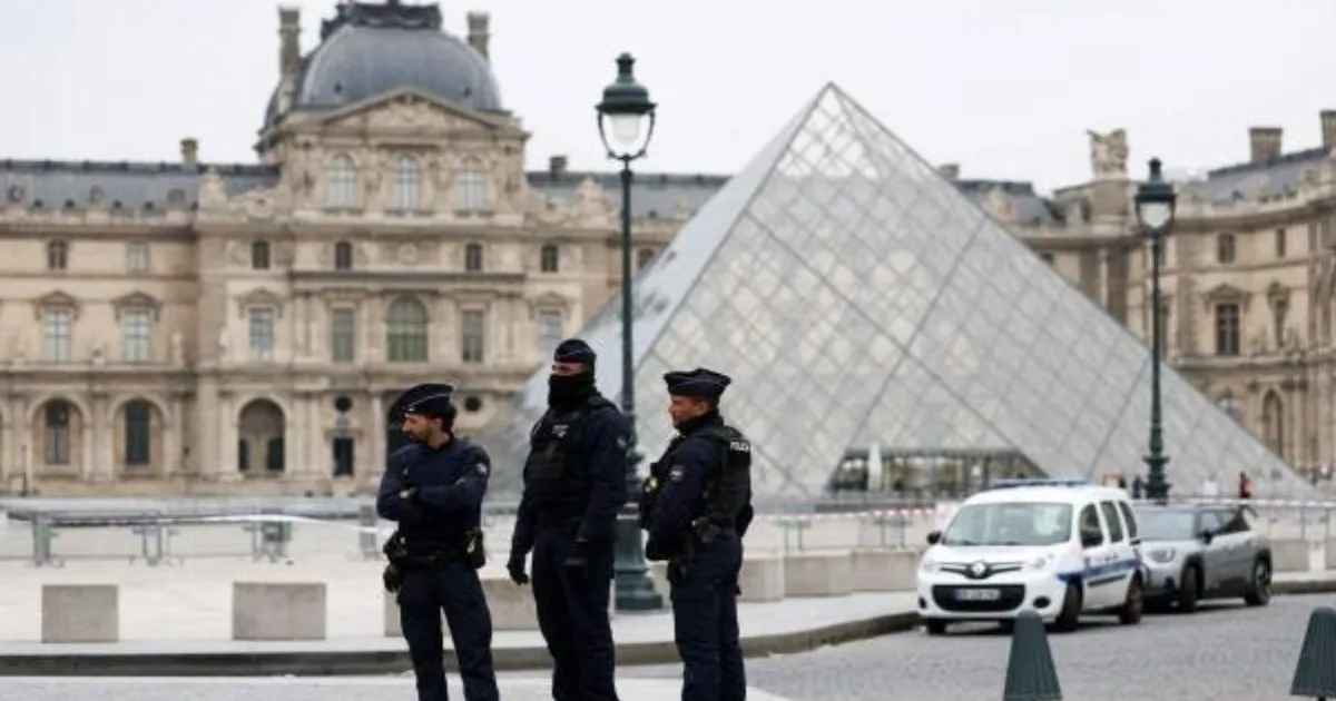 Louvre Hit Again: 400 Rare Books Damaged by Water Leak After $102 Million Jewel Theft
