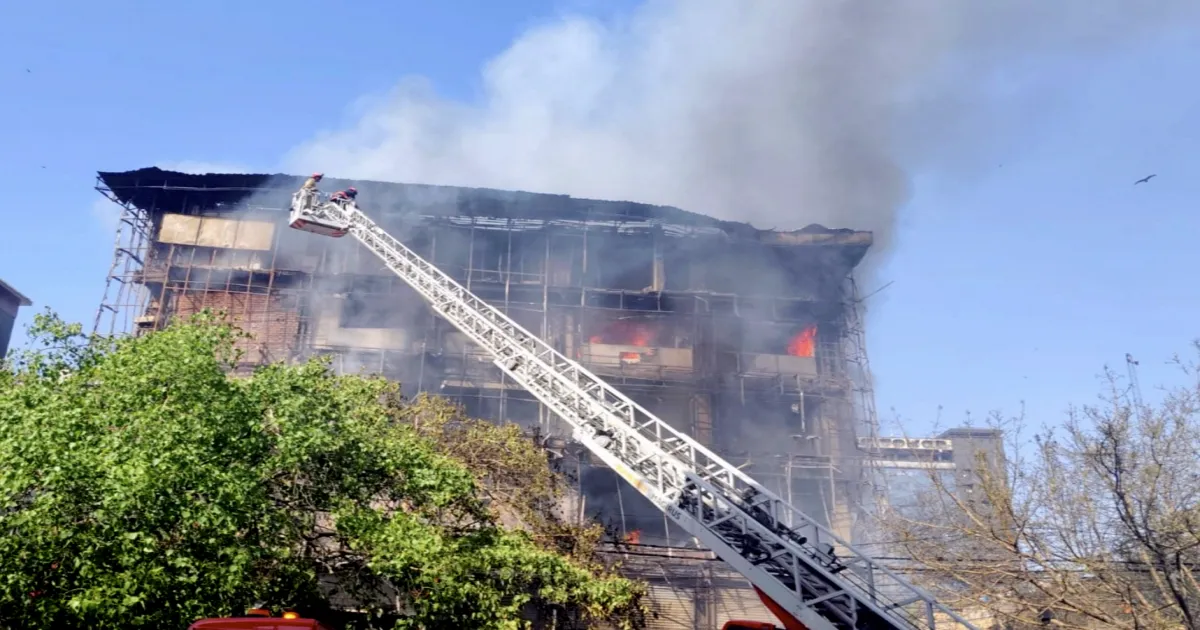 Lakhs of Rupees Burnt in ICICI Bank! DDA Shopping Complex Gutted, No Injuries Reported
