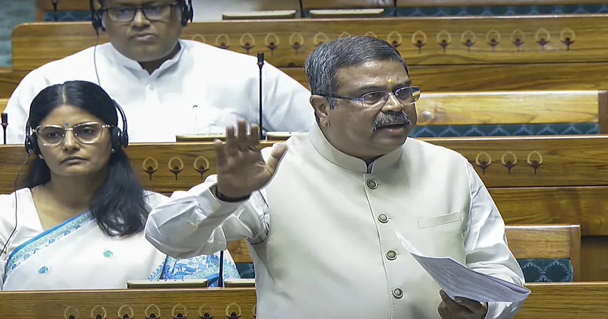 tamil-nadu-government-is-dishonest-dharmendra-pradhan-c