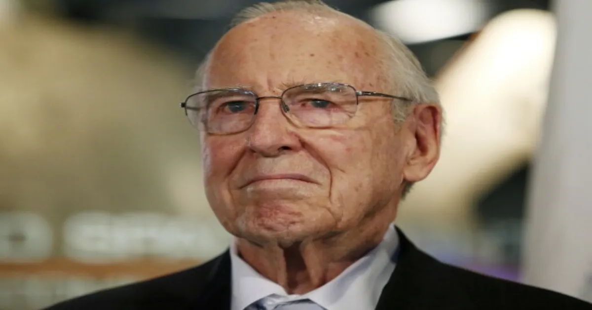 apollo-13-hero-jim-lovell-dies-at-97