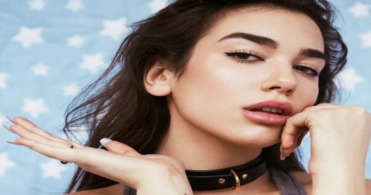 dua-lipa-practices-brick-yoga-to-prep-for-her-concerthe