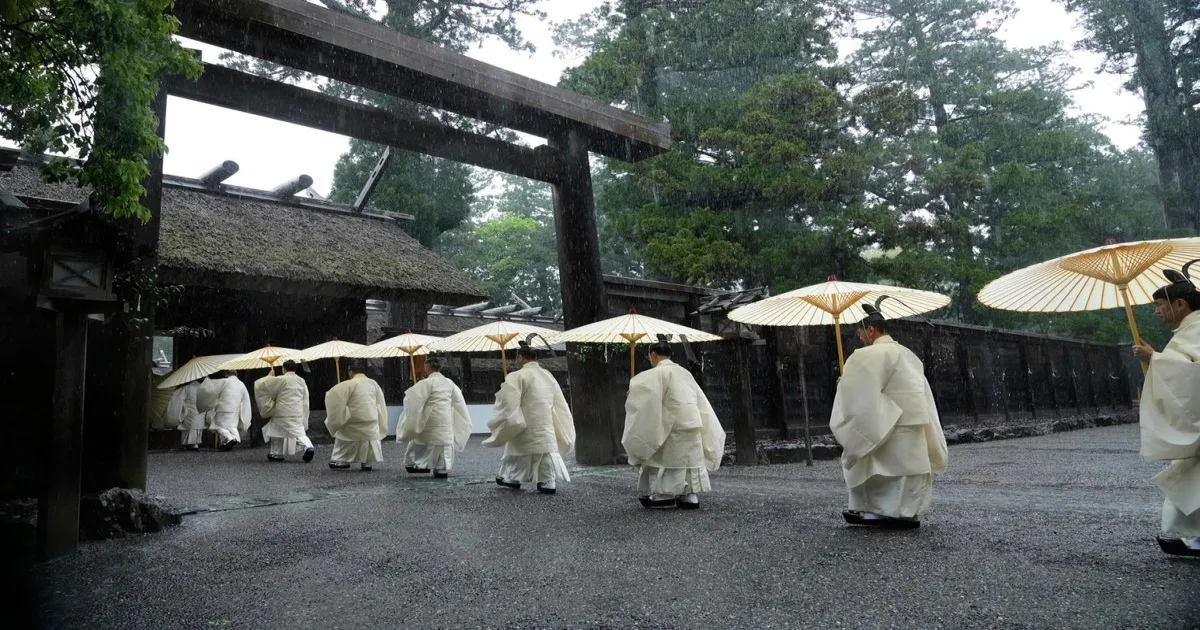japans-sacred-shrine-reborn-every-20-years-a-1300-year
