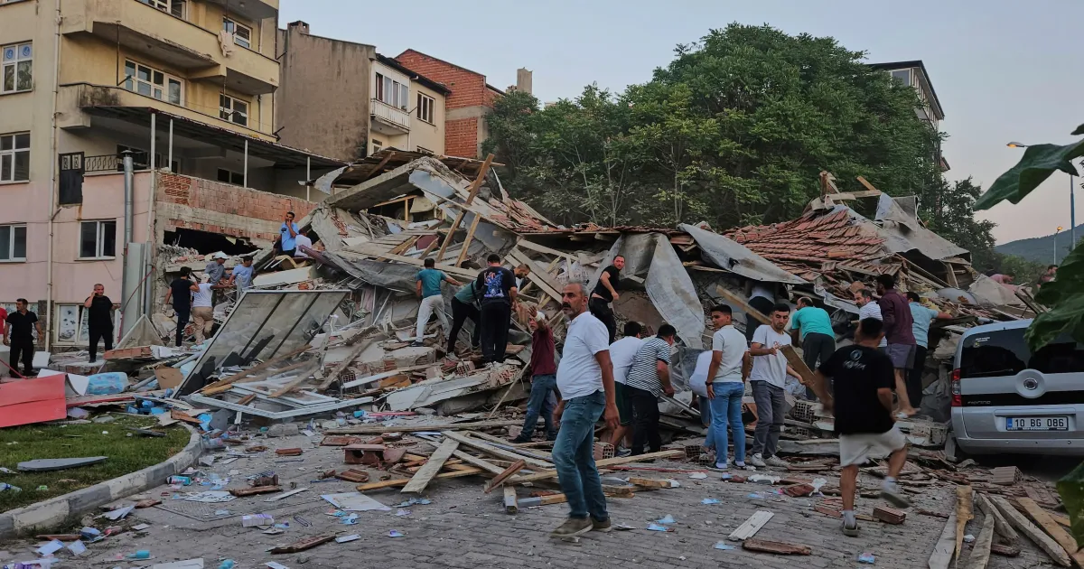 61-quake-devastates-turkeys-balikesir