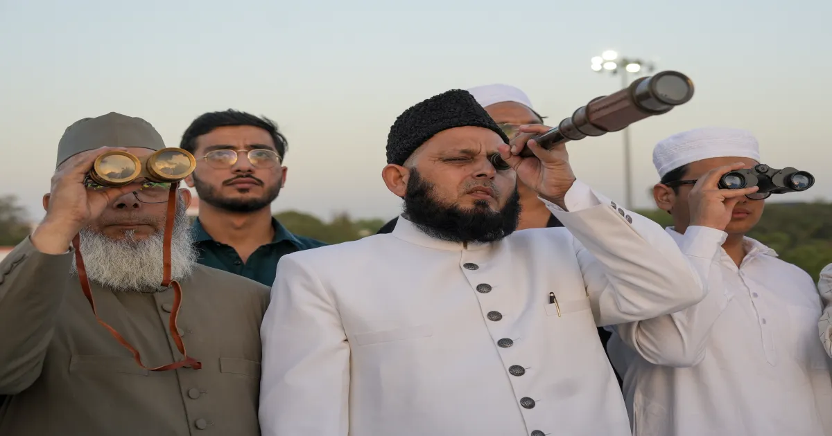 moon-shines-eid-dawns-india-set-to-celebrate-eid-today