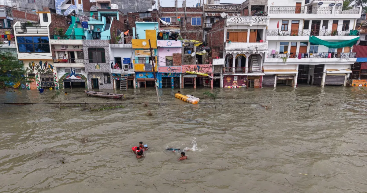 Varanasi Ghats Submerged: Cremations Shift to Rooftops