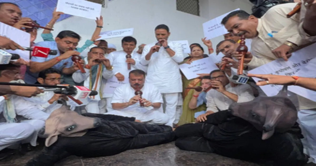 Congress MLAs’ Flute Protest Mocks BJP’s Inaction!