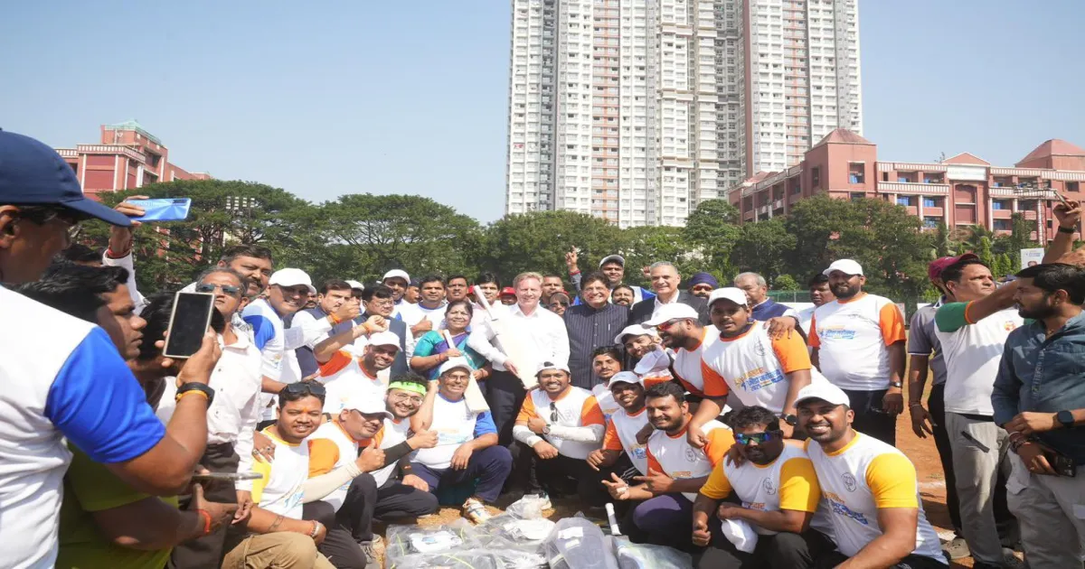 Piyush Goyal Plays Cricket With New Zealand Minister As FTA Talks Enter Final Phase