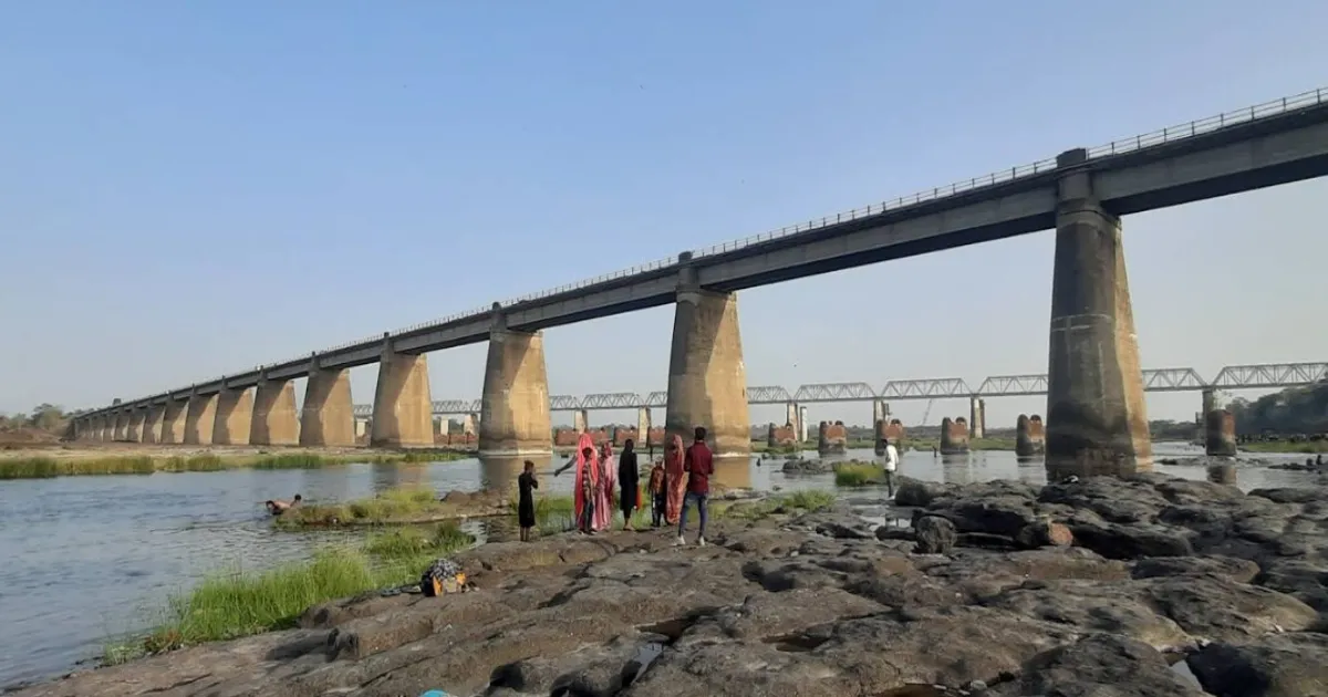 Gujarat Shuts 5 ‘Dangerous’ Bridges on Narmada Canals — Heavy Vehicles Banned on 4 More!
