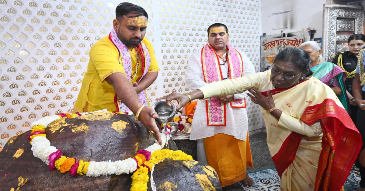 President Murmu Visits Danghati Temple, Performs Govardhan Parikrama Before Returning to Delhi