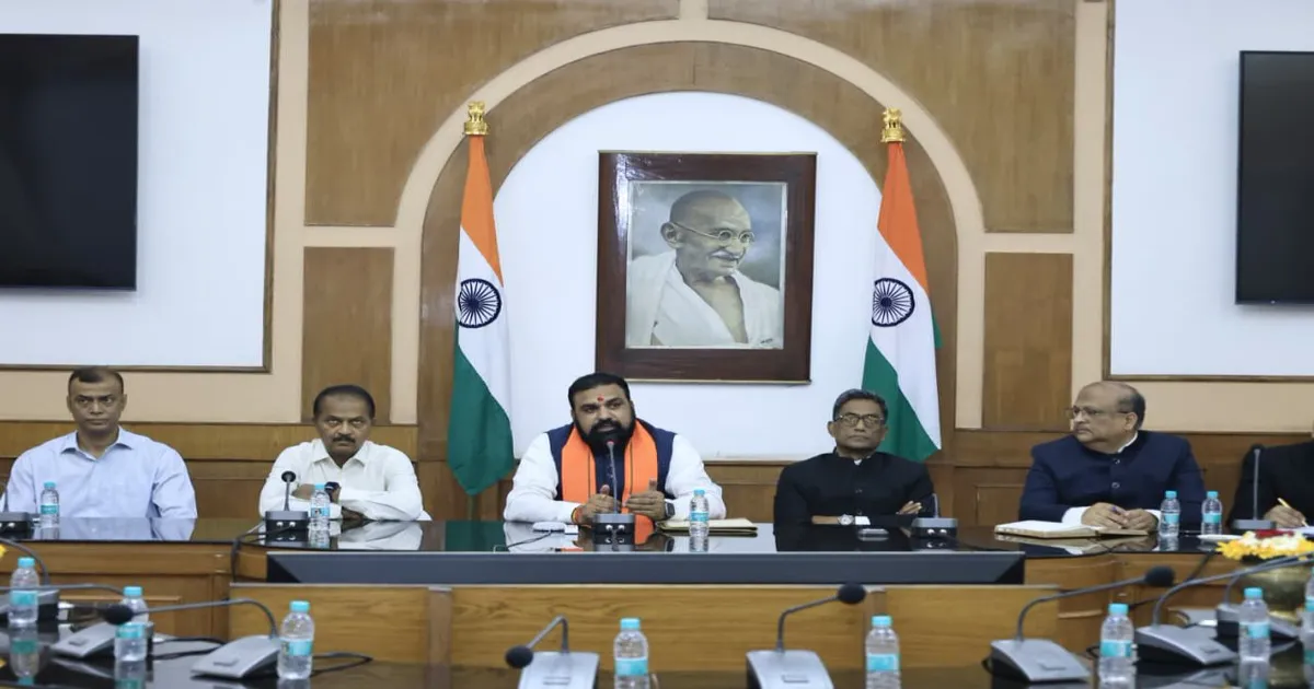 Samrat Choudhary Reviews Governance, Directs Officials To Fast-Track Bihar Projects