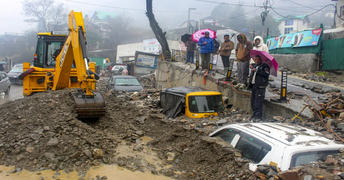 landslide-alert-himachal-pradesh-reels-under-heavy-snow