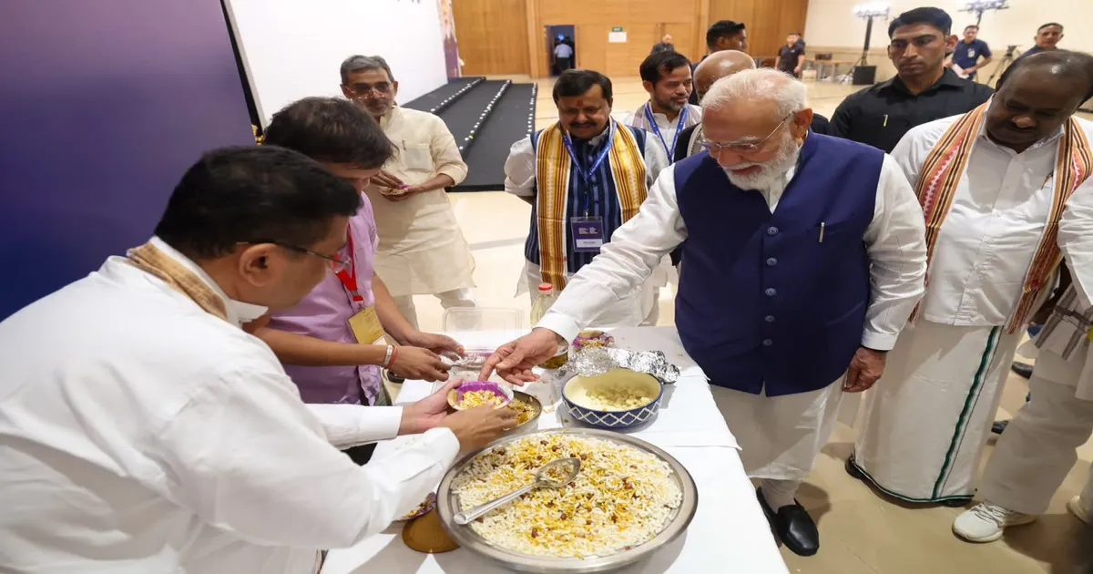 West Bengal CM Serves ‘Jhalmuri’ To PM Modi At NDA Meeting In Delhi