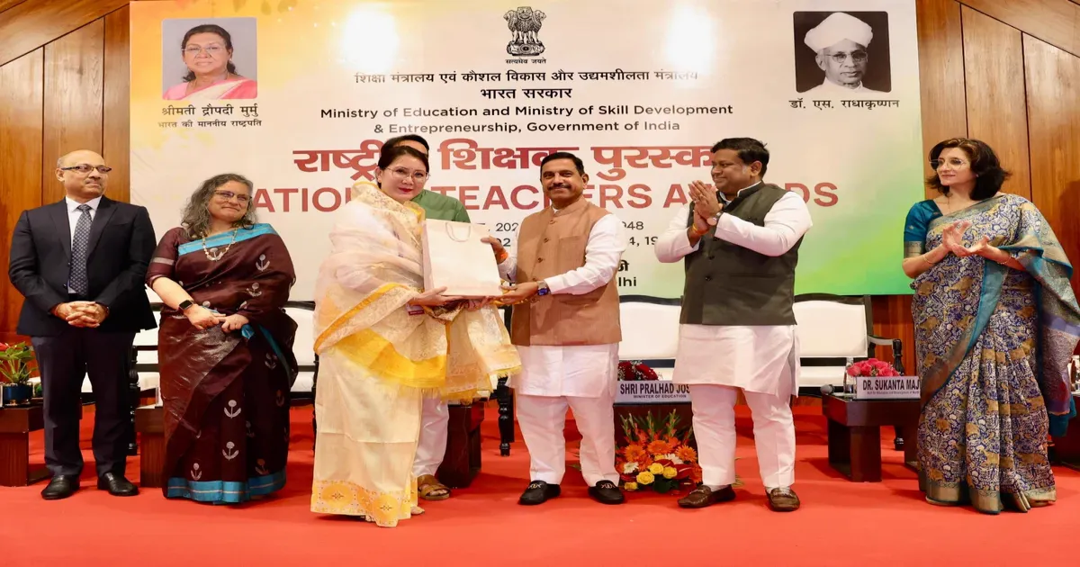 Pralhad Joshi Pays Homage To Radhakrishnan, 82 Teachers Get National Awards