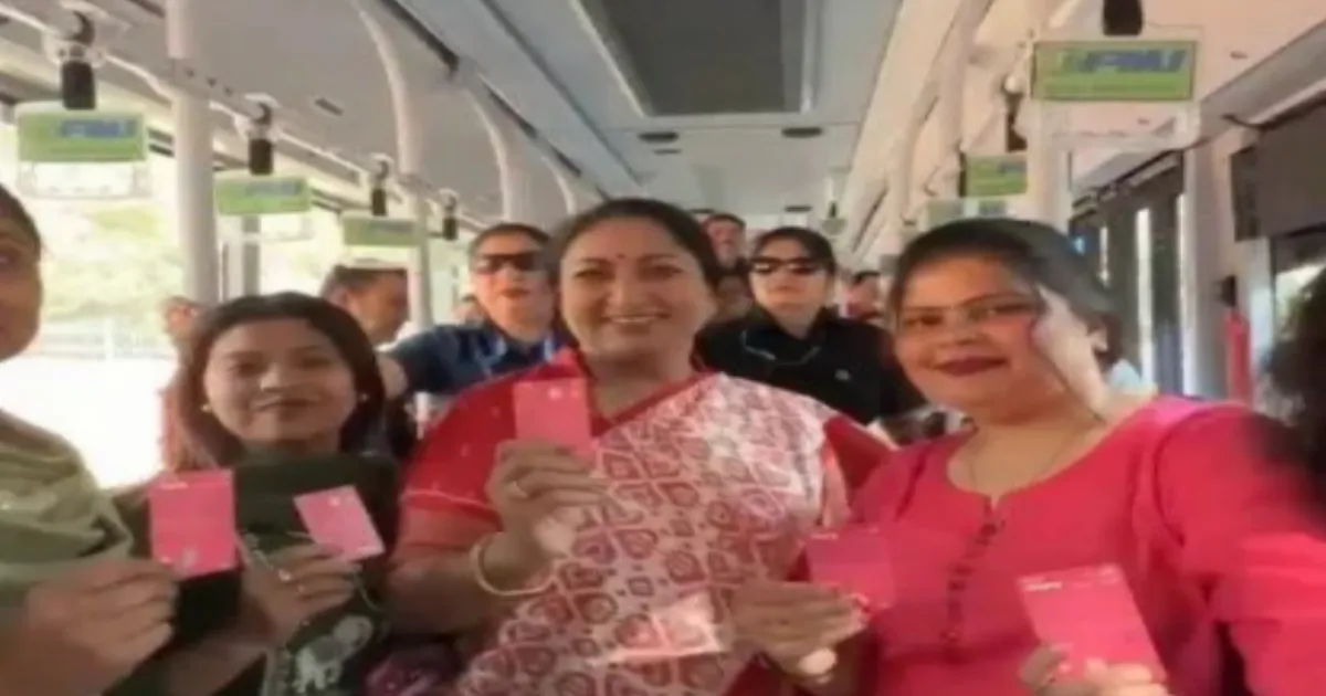Rekha Gupta Tests Saheli Pink Card on DTC Bus, Highlights Women-Centric Initiatives
