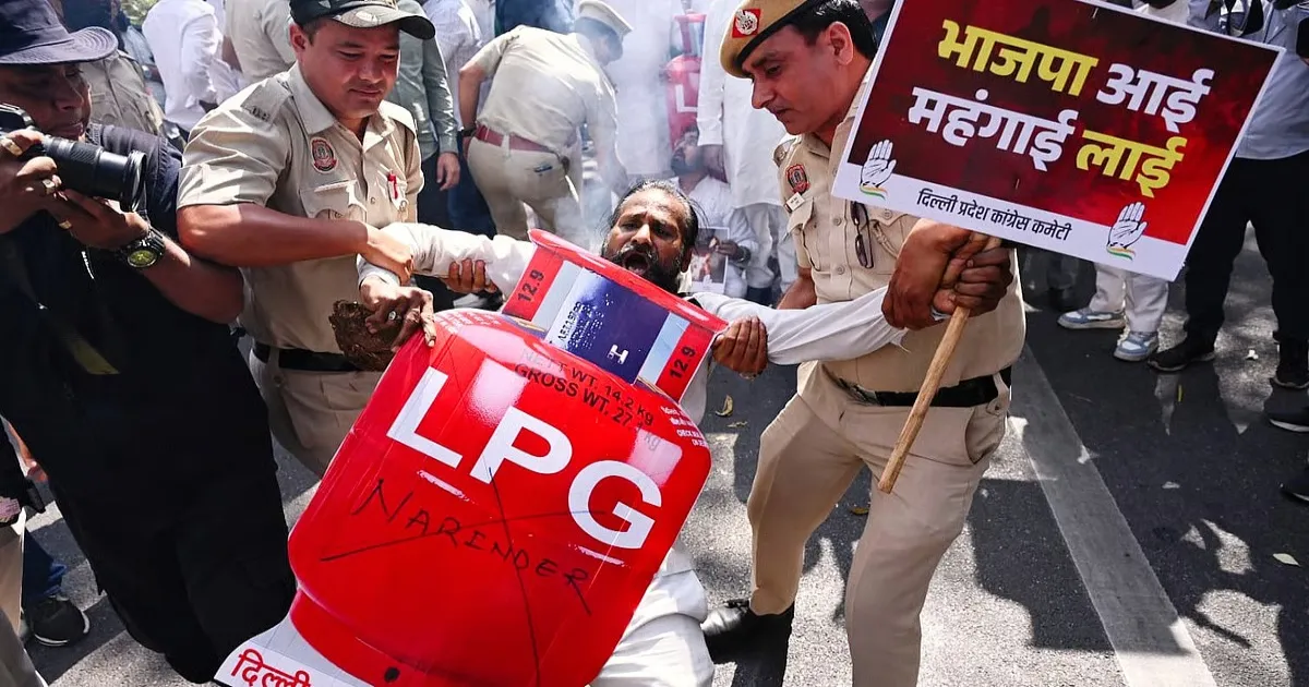 Delhi Congress Demands Immediate Action on Gas Crisis, Targets Petroleum Minister