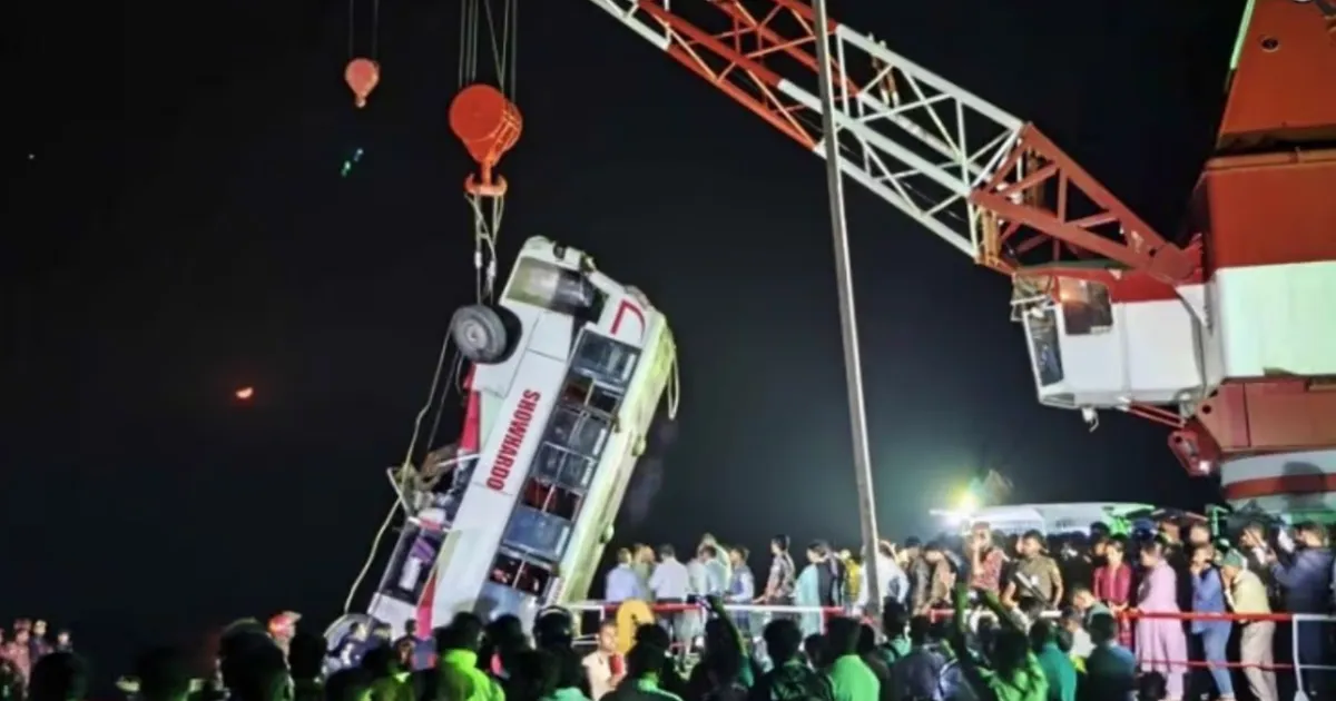 Bus Accident in Bangladesh's Rajbari District Leaves 16 Dead, Rescue Efforts Underway