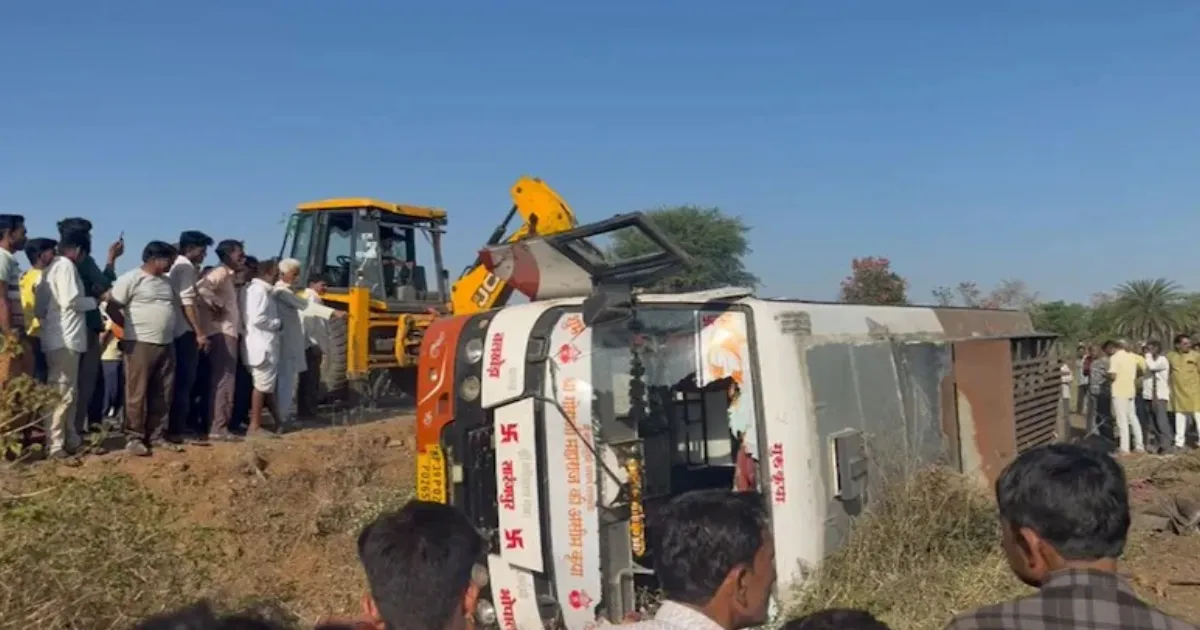 One Killed, 15 Injured After Passenger Bus Overturns in Agar Malwa, Madhya Pradesh