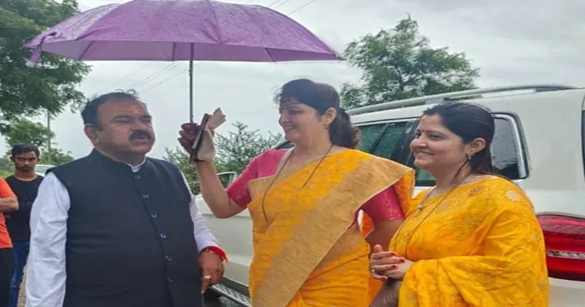 Chakankar Under Fire: Calls for Resignation Mount After Photos Surface with Arrested 'Astrologer'