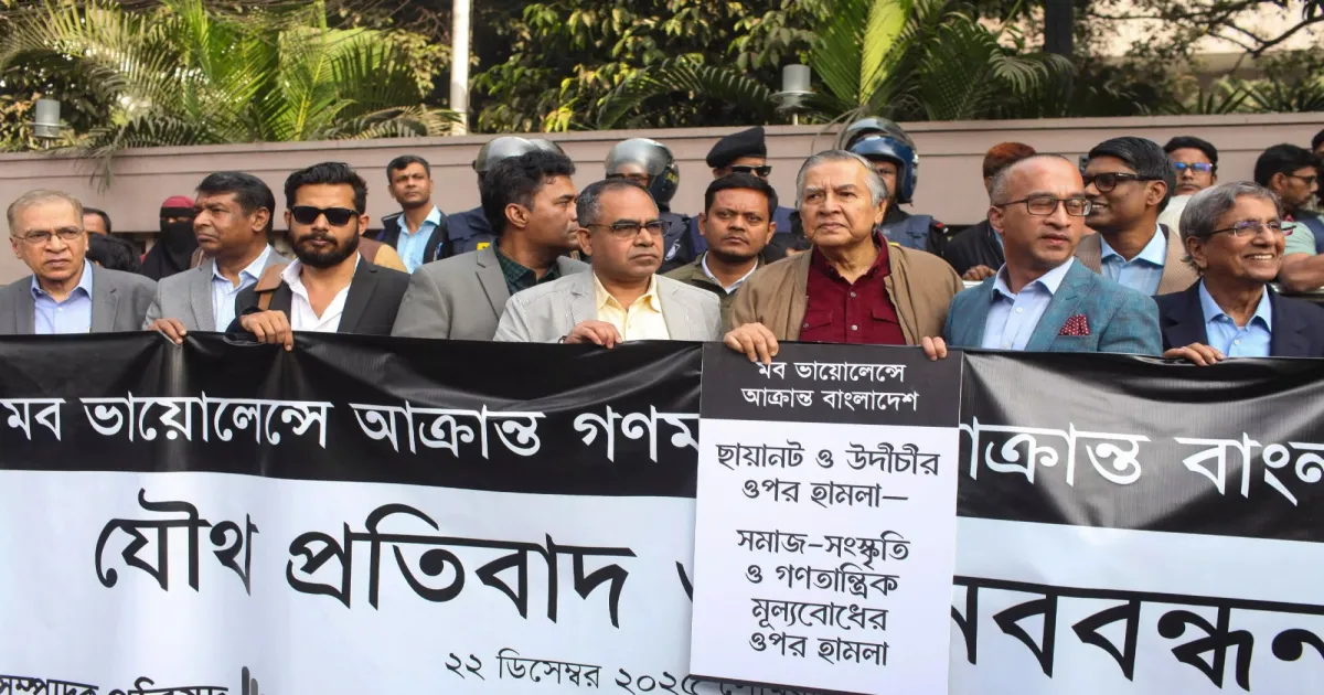 Bangladesh Media Leaders Say Journalists' Right to Life Now at Risk After Mob Attacks