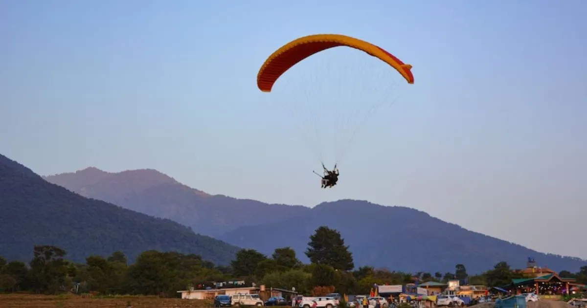 Tragedy at Bir Billing: Veteran Paragliding Pilot Killed in Mid-Air Crash, Tourist Injured